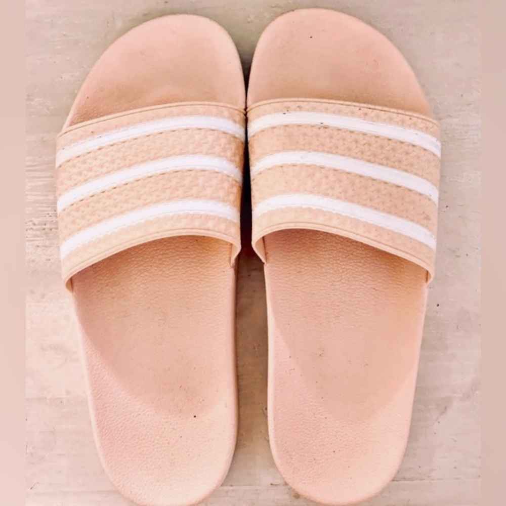 Women’s Adidas Slides Peach & White Size: 9 ~ Fits up to 10.5